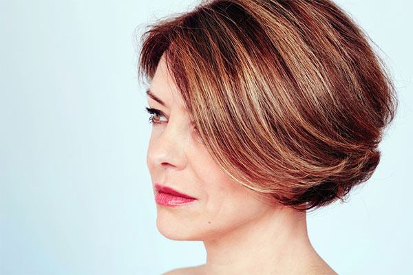 Brown bob with sweeping highlights