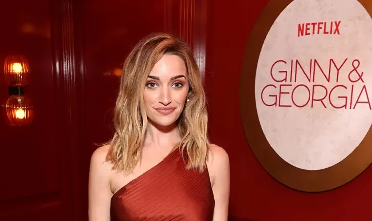 “Ginny & Georgia” Star Brianne Howey’s Secrets to Her Radiant Glow – Beauty Regime!