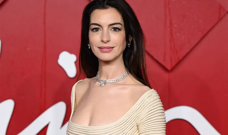 Anne Hathaway’s Ribbed, Pearly Fringed Gown Wows the Crowd!