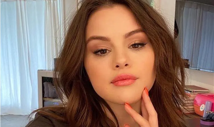 Selena Gomez’s Nail Game Strong: A Closer Look!